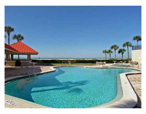 Pool at Clearwater Beach condos for sale Pool at Clearwater Beach condos for sale
